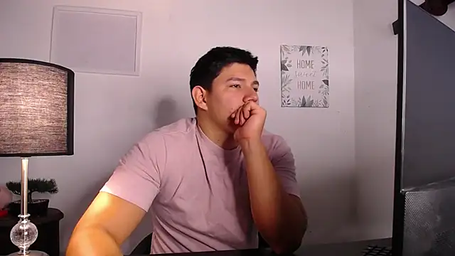 Snapshot of JamesCr_ chatting on 10.07.25 JamesCr online show from 10.07.25