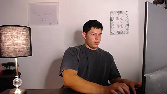 Snapshot of JamesCr_ chatting on 10.11.25 JamesCr online show from 10.11.25