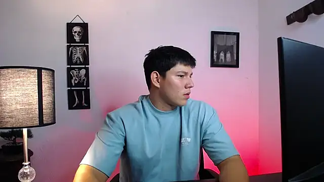 Snapshot of JamesCr_ chatting on 10.21.25 JamesCr online show from 10.21.25