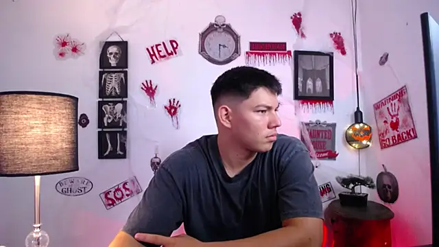 Snapshot of JamesCr_ chatting on 10.27.25 JamesCr online show from 10.27.25