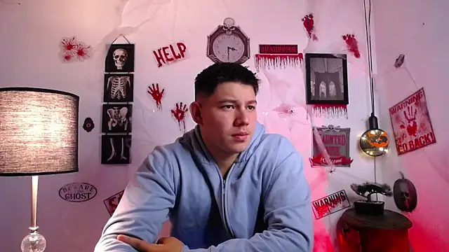 Snapshot of JamesCr_ chatting on 10.28.25 JamesCr online show from 10.28.25