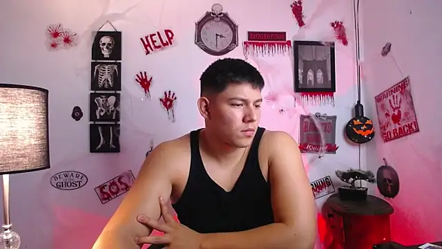 Snapshot of JamesCr_ chatting on 10.28.25 JamesCr online show from 10.28.25