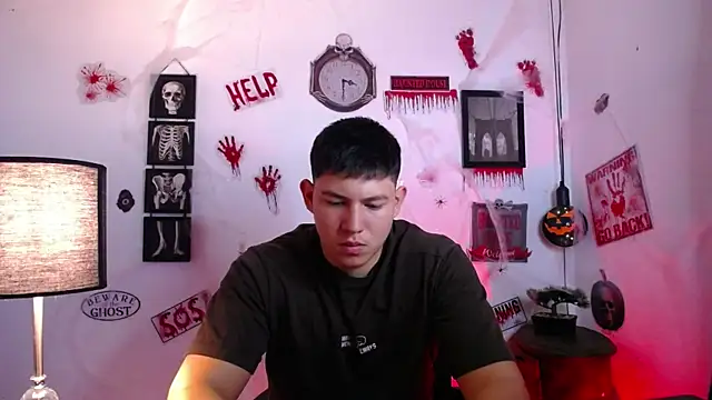 Snapshot of JamesCr_ chatting on 10.30.25 JamesCr online show from 10.30.25