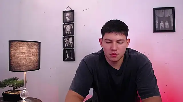 Snapshot of JamesCr_ chatting on 11.06.25 JamesCr online show from 11.06.25