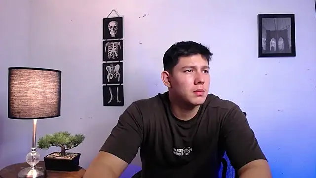 Snapshot of JamesCr_ chatting on 11.09.25 JamesCr online show from 11.09.25