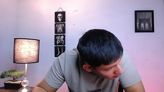 Snapshot of JamesCr_ chatting on 11.10.25 JamesCr online show from 11.10.25