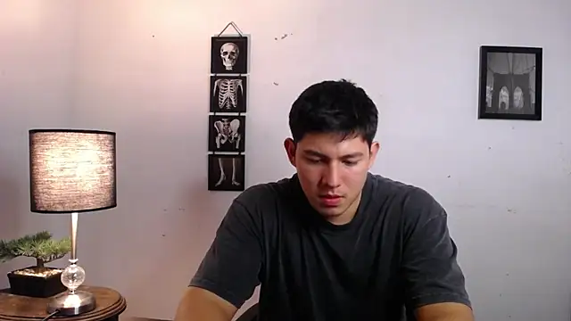 Snapshot of JamesCr_ chatting on 11.24.25 JamesCr online show from 11.24.25