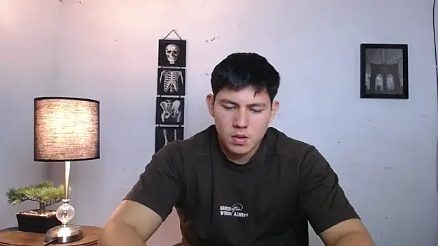 Snapshot of JamesCr_ chatting on 11.25.25 JamesCr online show from 11.25.25