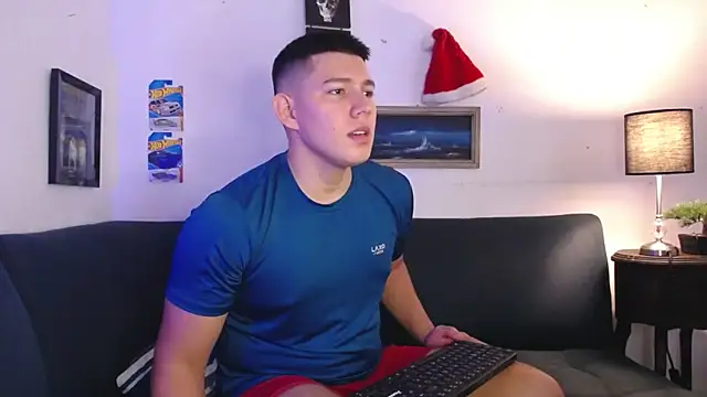 Snapshot of JamesCr_ chatting on 11.29.25 JamesCr online show from 11.29.25