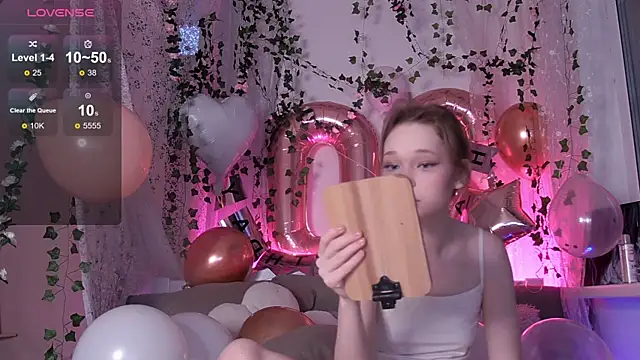 Snapshot of Kellybbface chatting on 12.01.25 Kellybbface online show from 12.01.25