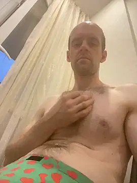 LynnAhNight online show from 09.09.25