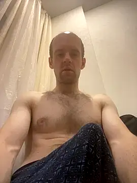 LynnAhNight online show from 09.18.25