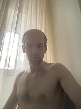 LynnAhNight online show from 10.05.25