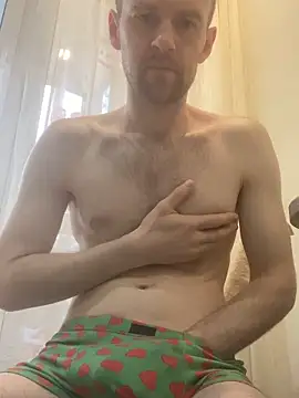 LynnAhNight online show from 04.20.26