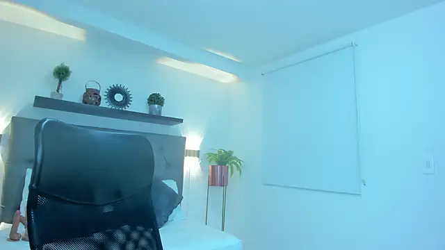 tiffanny doll  online show from 04.21.26