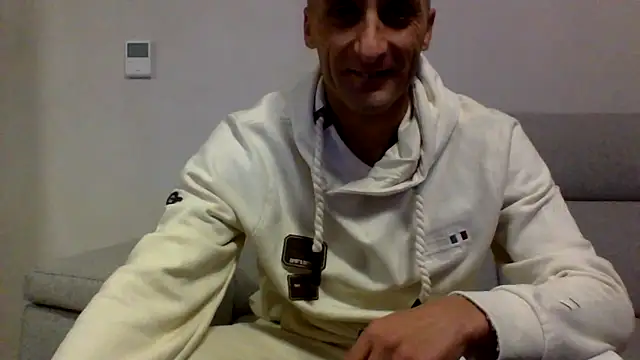 Snapshot of ANGELSANTAMARIA- chatting on 10.07.25 ANGELSANTAMARIA- online show from 10.07.25