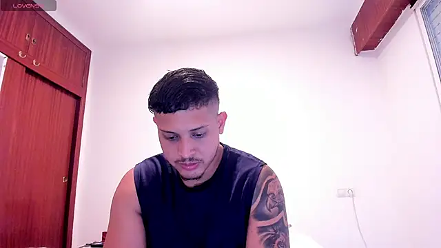 Snapshot of JohanSmith chatting on 06.16.26 JohanSmith online show from 06.16.26