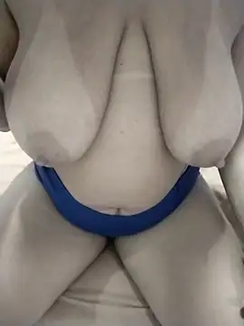 Snapshot of yannaluuxehot chatting on 02.20.25 yannaluuxehot online show from 02.20.25