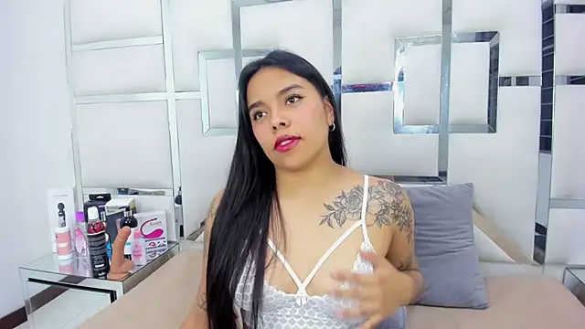 ZoeWan69 online show from 02.28.25