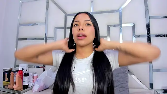 ZoeWan69 online show from 11.14.25