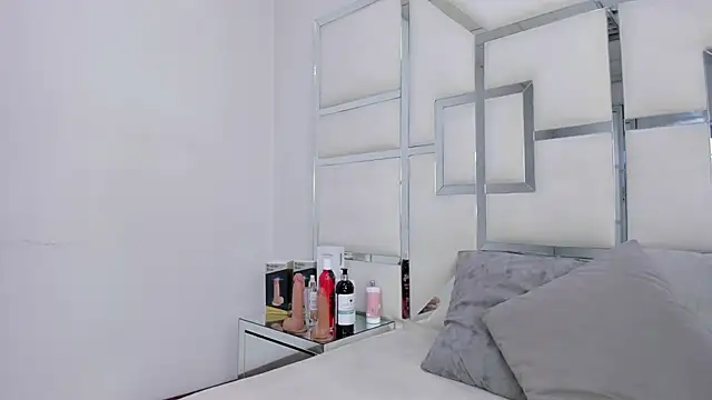 ZoeWan69 online show from 12.19.25