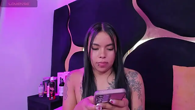 ZoeWan69 online show from 03.02.26