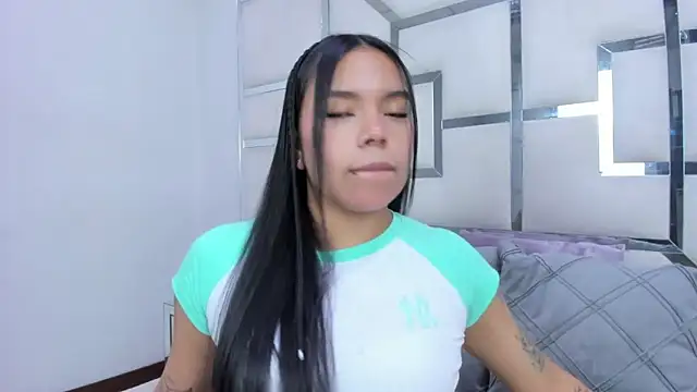 ZoeWan69 online show from 04.12.26