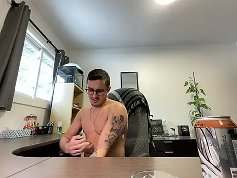 Snapshot of brandeyshow chatting on 03.15.25 brandeyshow online show from 03.15.25