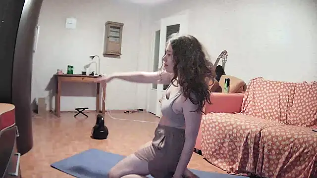 Snapshot of girliemilk chatting on 03.02.25 girliemilk online show from 03.02.25