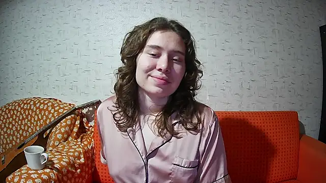 Snapshot of girliemilk chatting on 11.10.25 girliemilk online show from 11.10.25