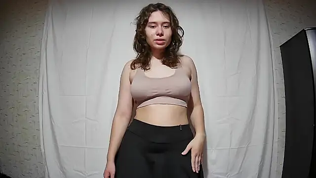 Snapshot of girliemilk chatting on 11.16.25 girliemilk online show from 11.16.25