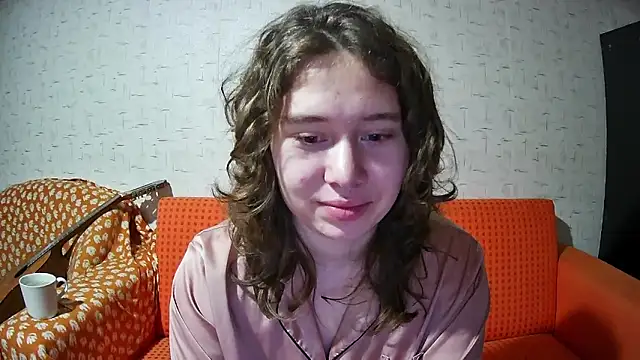 Snapshot of girliemilk chatting on 11.17.25 girliemilk online show from 11.17.25