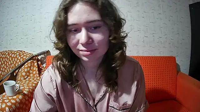 Snapshot of girliemilk chatting on 11.26.25 girliemilk online show from 11.26.25