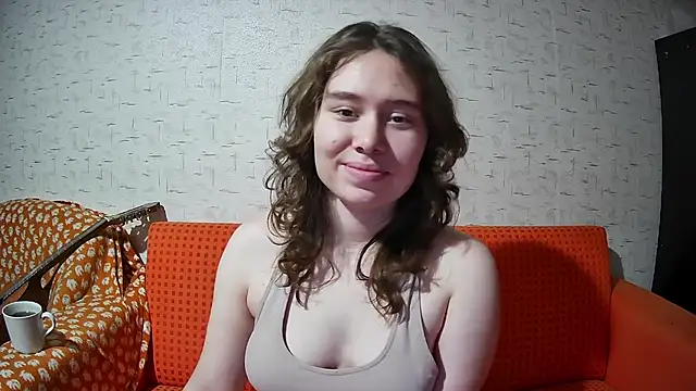 Snapshot of girliemilk chatting on 11.30.25 girliemilk online show from 11.30.25