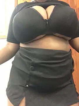 Snapshot of servingBigTitis chatting on 02.03.25 servingBigTitis online show from 02.03.25