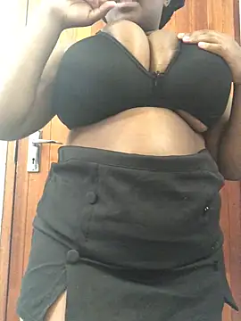 Snapshot of servingBigTitis chatting on 02.06.25 servingBigTitis online show from 02.06.25