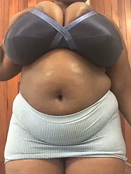 Snapshot of servingBigTitis chatting on 02.07.25 servingBigTitis online show from 02.07.25