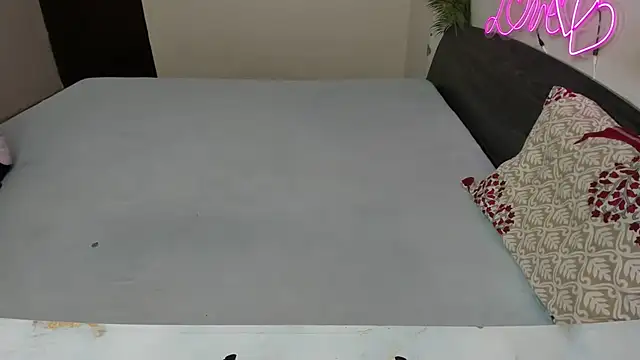 Queen Couple online show from 11.06.25