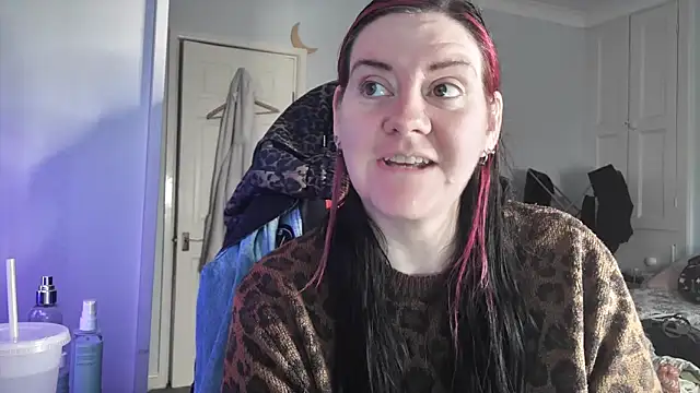 Snapshot of AureliaXOX chatting on 11.25.25 AureliaXOX online show from 11.25.25