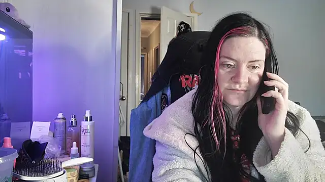 Snapshot of AureliaXOX chatting on 12.21.25 AureliaXOX online show from 12.21.25