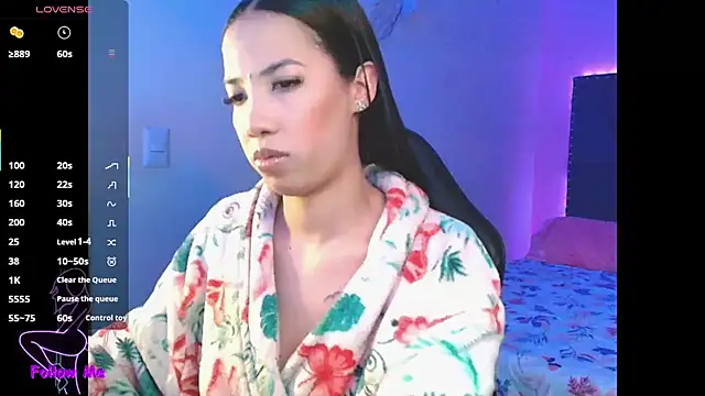 SallyWhitee online show from 09.10.25