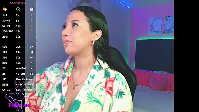 SallyWhitee online show from 12.20.25