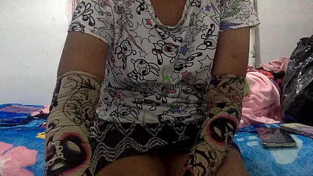 Snapshot of sharonlopez9611 chatting on 09.29.25 sharonlopez9611 online show from 09.29.25