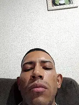 Snapshot of Mineirinho043 chatting on 02.21.25 Mineirinho043 online show from 02.21.25