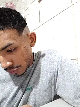 Snapshot of Mineirinho043 chatting on 03.17.25 Mineirinho043 online show from 03.17.25