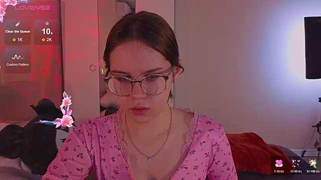 Mia Luw online show from 11.12.25