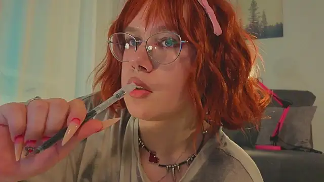 Mia Luw online show from 04.18.26