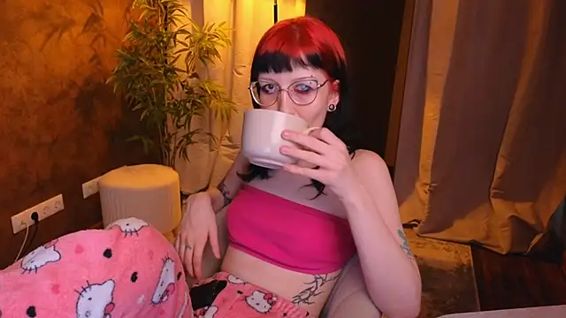 Snapshot of lissaros chatting on 02.14.25 lissaros online show from 02.14.25