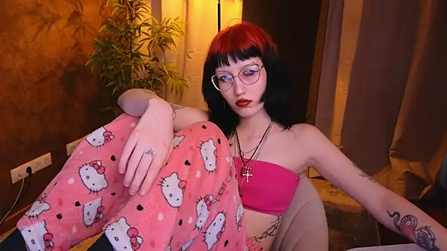 Snapshot of lissaros chatting on 02.14.25 lissaros online show from 02.14.25