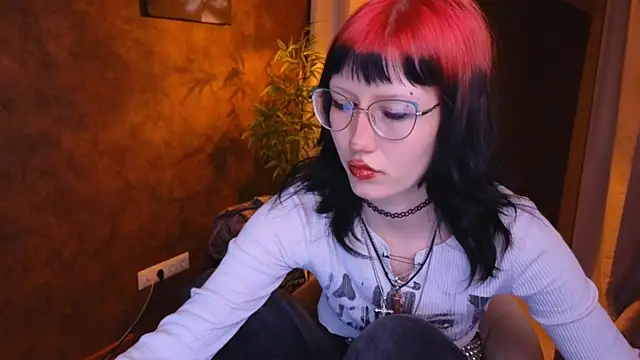 Snapshot of lissaros chatting on 02.18.25 lissaros online show from 02.18.25